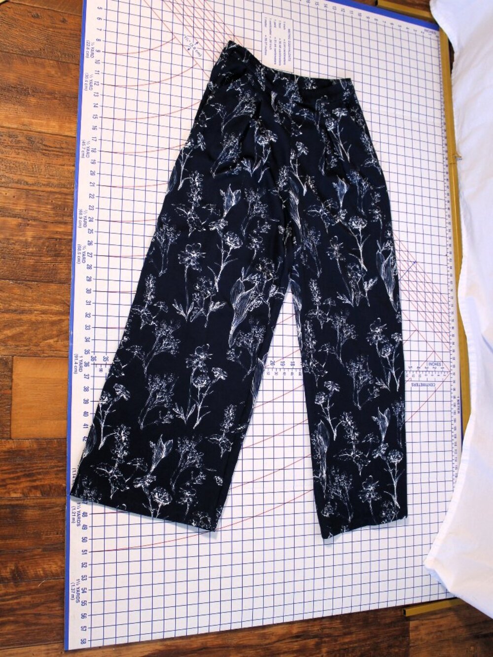 Cider Wide Leg Navy Blue Floral Palazzo Pants, Medium / Tall